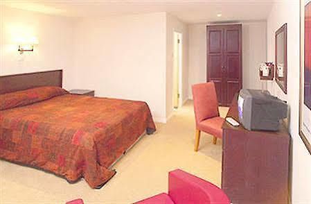 Hotel St Lawrence Luton  Bagian luar foto